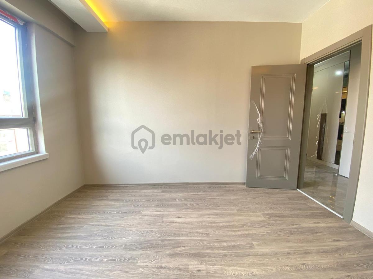 Alaçatı'dan İncek'te Lüks Ara Katta Yerden Isıtmalı 2+1 Daire - 20