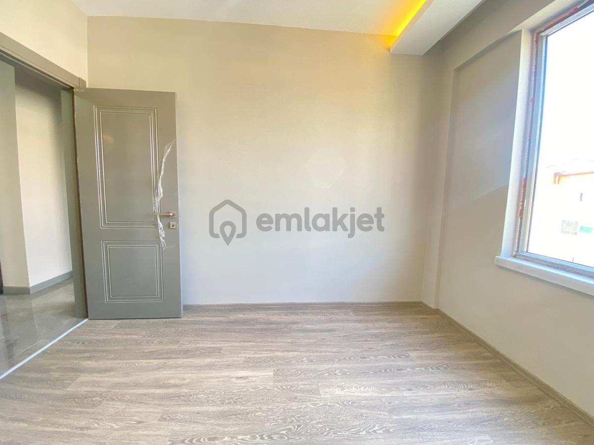 Alaçatı'dan İncek'te Lüks Ara Katta Yerden Isıtmalı 2+1 Daire - 13