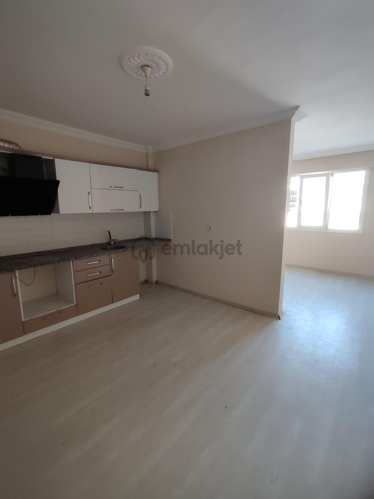 İsabeyli Merkezde Arakat 1+1 Satılık Daire