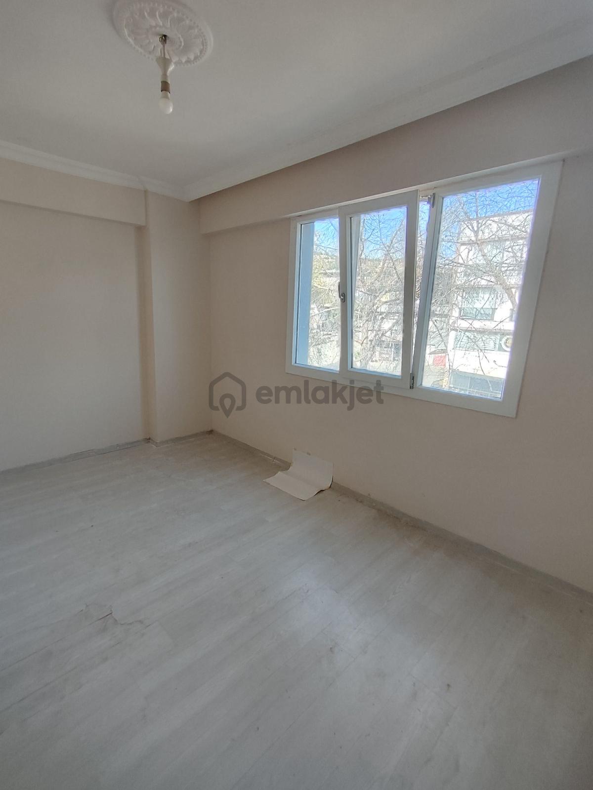 İsabeyli Merkezde Arakat 1+1 Satılık Daire - 2