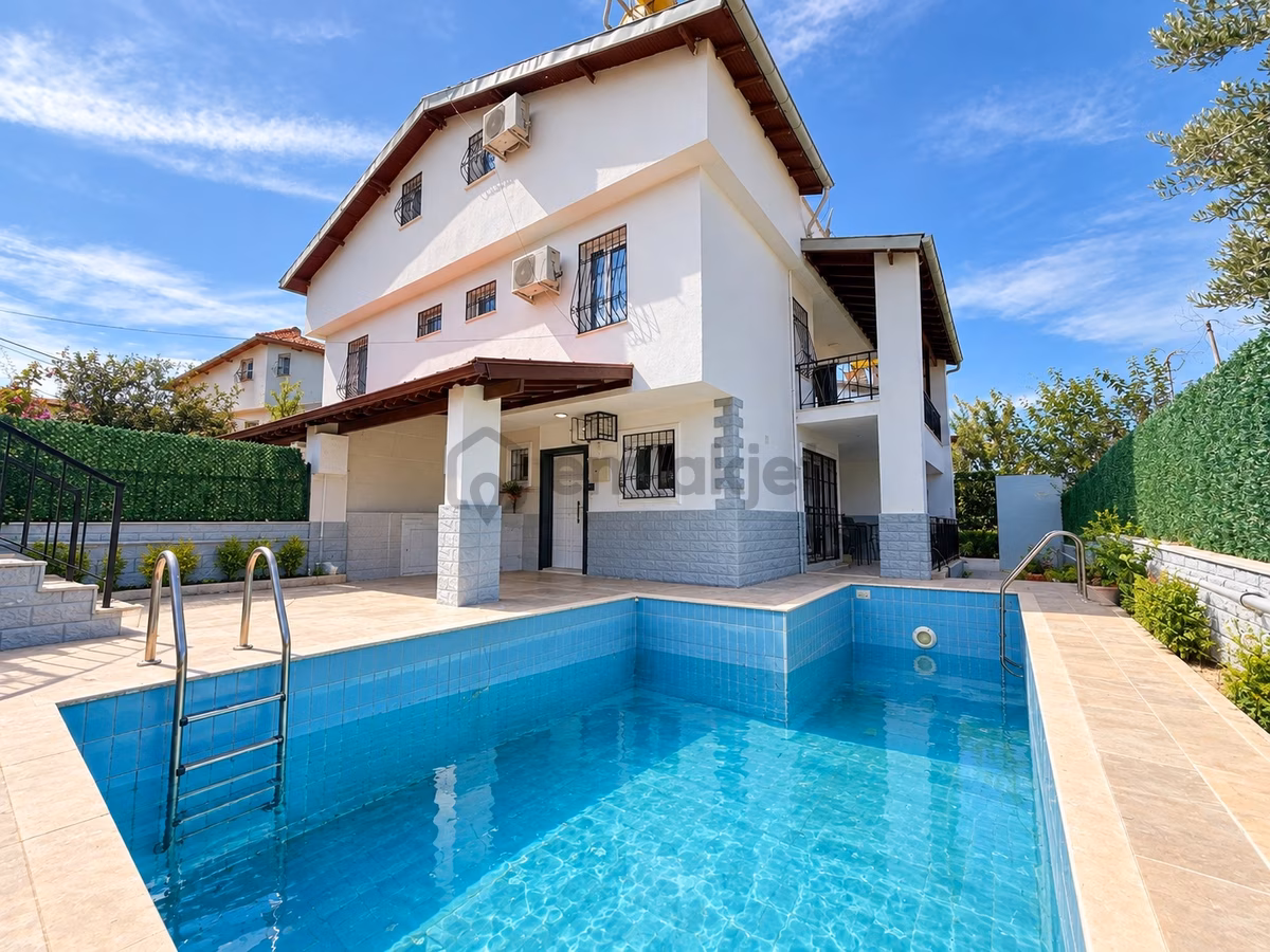 Havuzlu 4+1 Villa | Denize 400 Metre