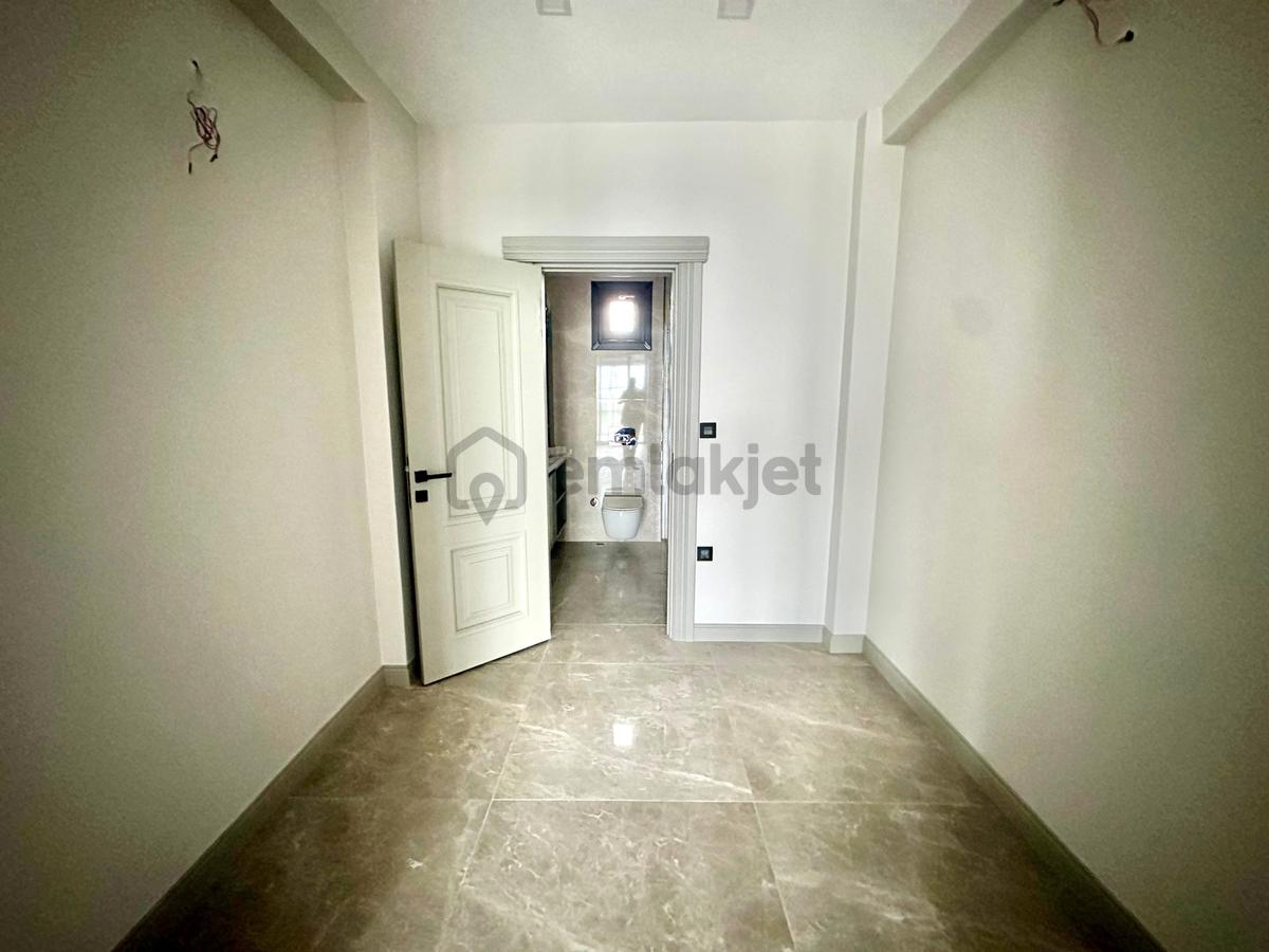 Önerlerde Mükemmel Göl Manzaralı 5+1 Satılık Villa - 25