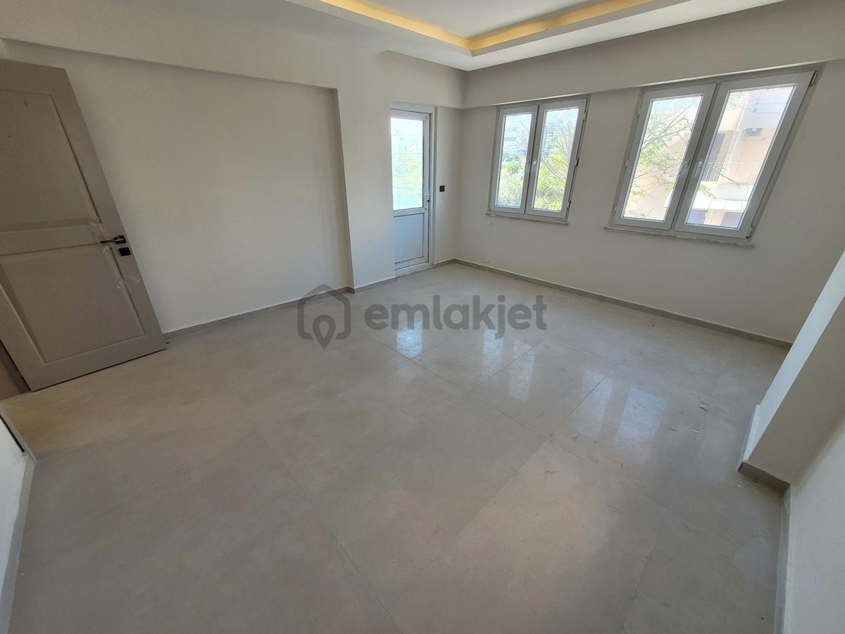 Didim Efelerde 3+1 Ayrı Mutfak Katta Tek Daire - 8