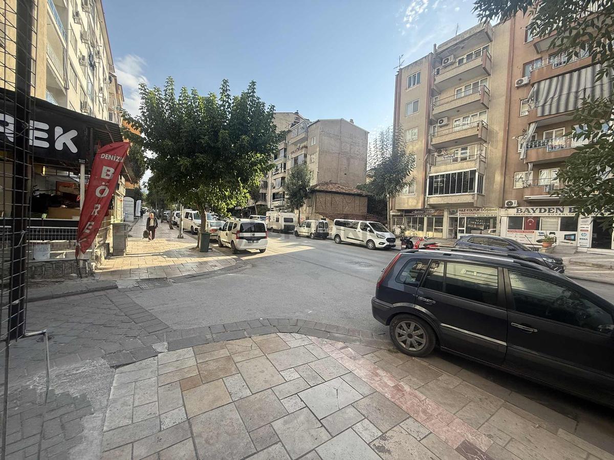 Yatırımlüx'den Hürriyet Caddesinde Devren Market - 7