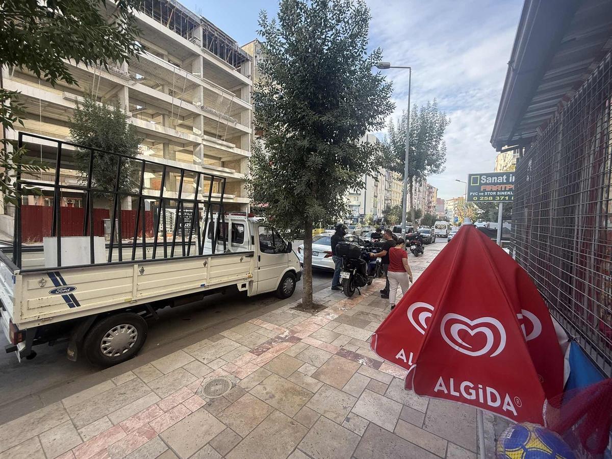 Yatırımlüx'den Hürriyet Caddesinde Devren Market - 8