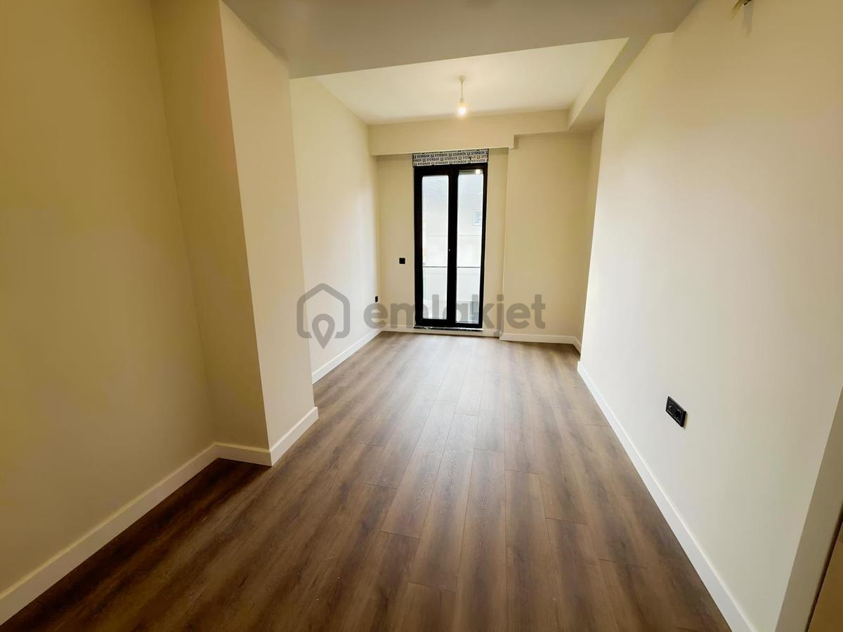 Şile Sahilköyde Deniz Manzaralı | 8+1 | 290 M² | - 35