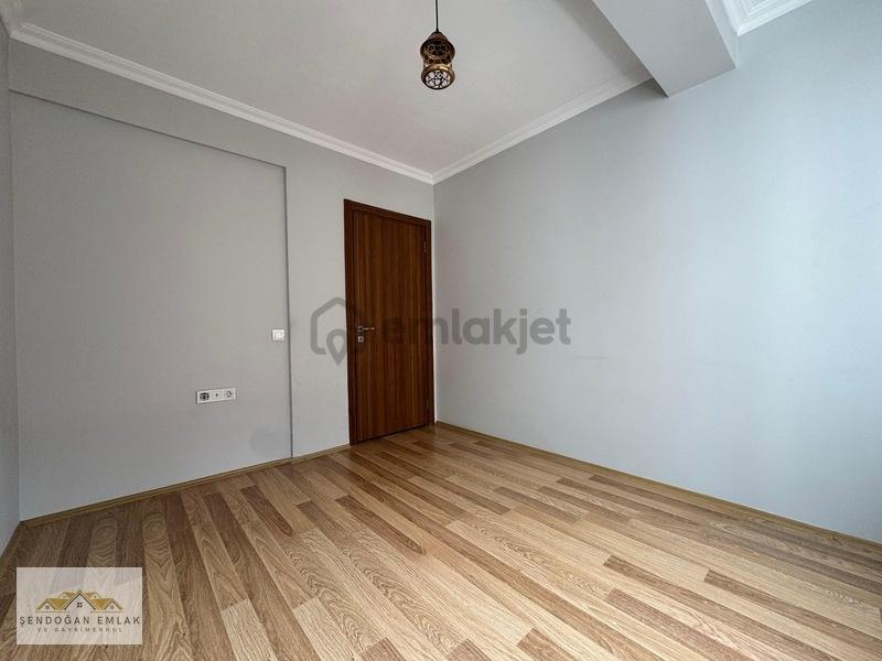 Çamlıcada Tombakzade Caddesi Yakınında 2+1 - 15