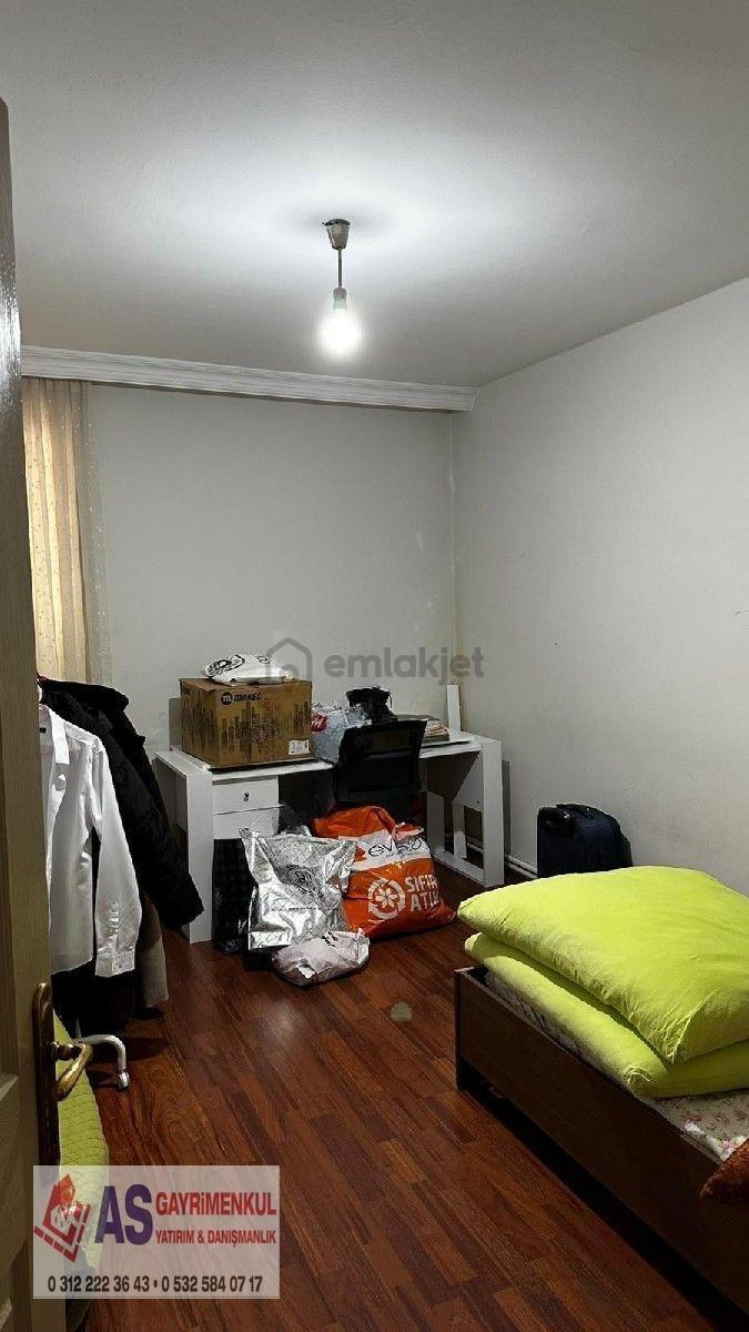 Bahçelievler 4. Cadde Üzerinde 3+1 Giriş Daire - 8