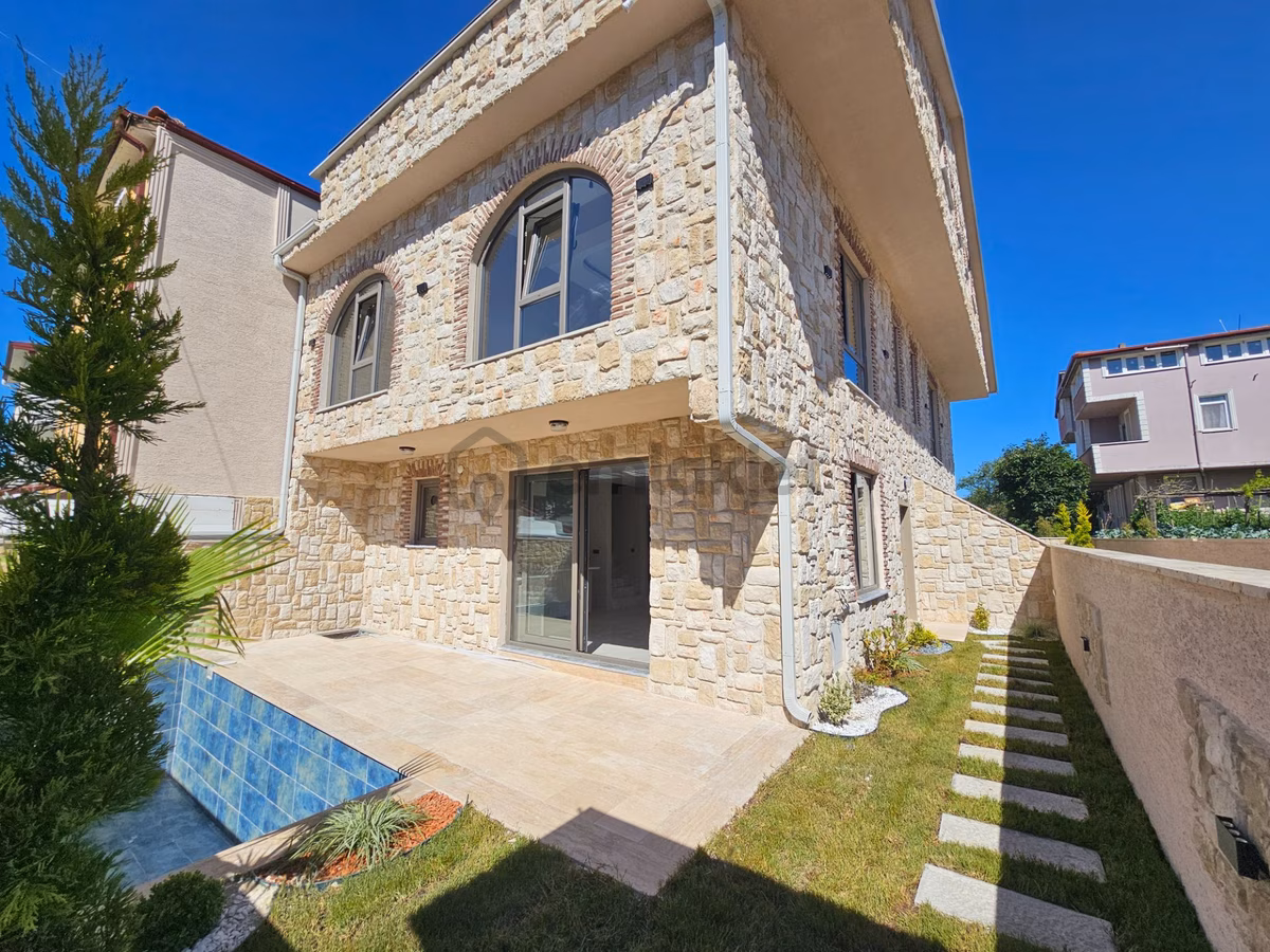 Deniz'den 4+1 Müstakil Havuzlu Lüks Villa