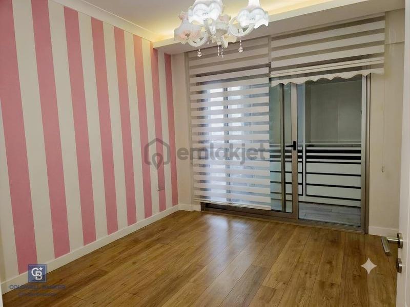 Bornova Narova Sitesinde 3+1 Teraslı Daire - 10