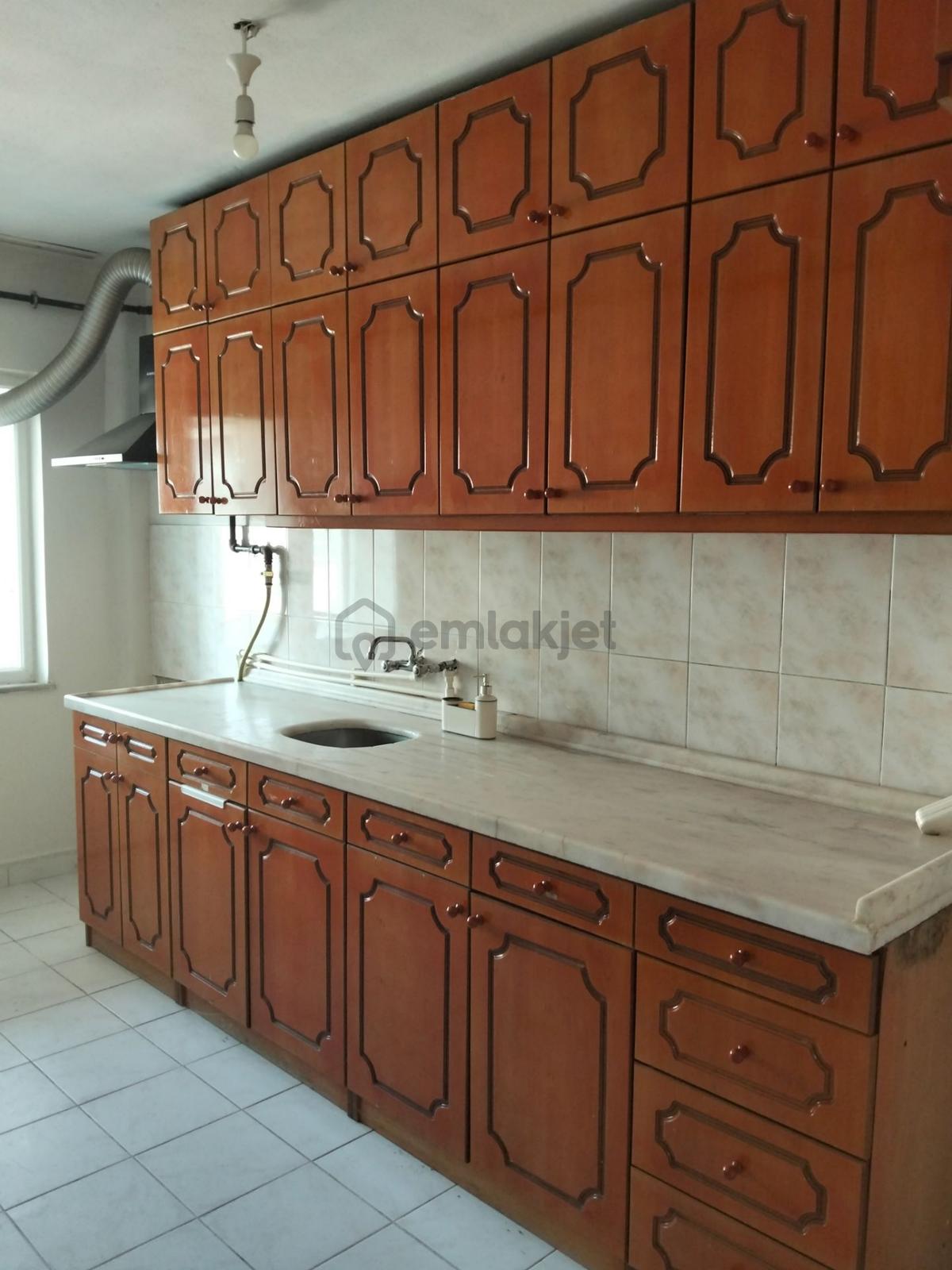 Topçular Mahallesi Satılık Ara Kat Daire 3+1 - 24