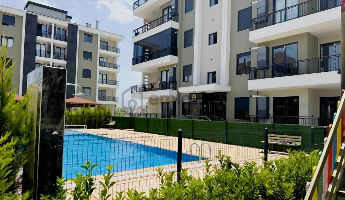 Döşemealtı Havuzlu Site İçinde Lüks Doğalgazlı 2+1 Daire
