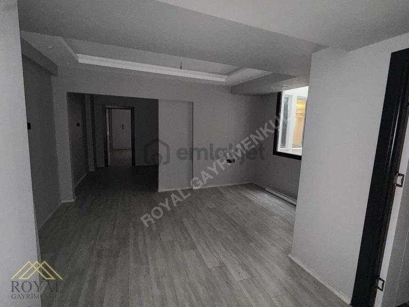 Royal'den Meydanda Kiralık Ofis - 3