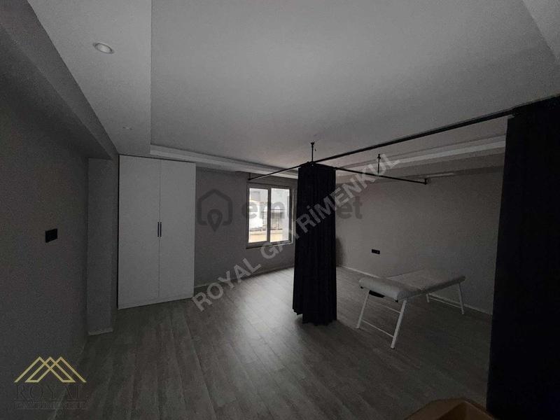 Royal'den Meydanda Kiralık Ofis - 6