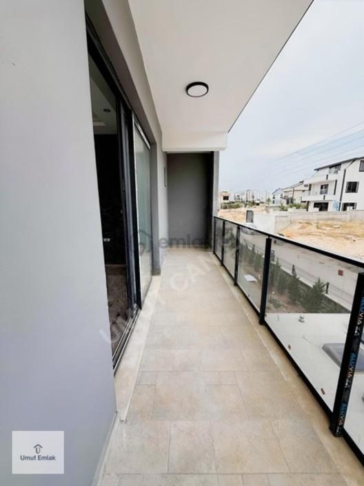 Çarkıparede Site İçerisinde İskanlı Geniş Bahçeli Villa - 24