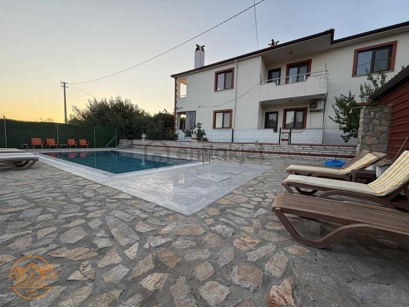 Karabörtlen'de 200 M2 Havuzlu Kiralık Geniş Daire - 2