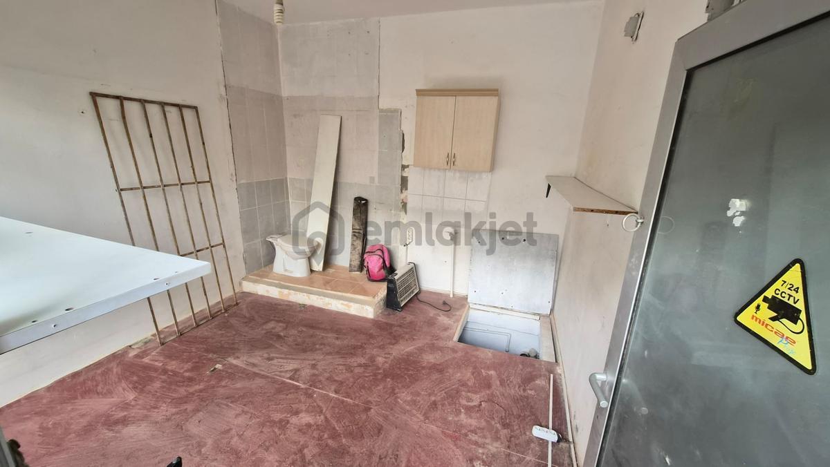 Abidinpaşada 15 Metre + 15 Metre Wcli Kiralık Dükkan - 3