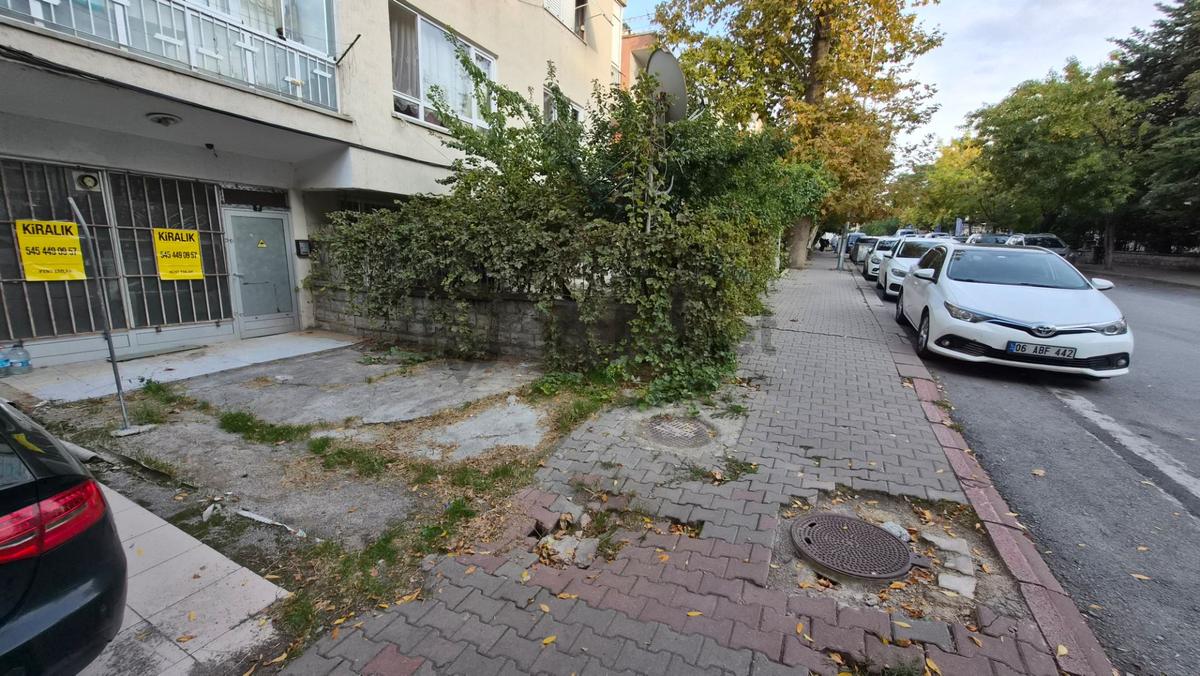 Abidinpaşada 15 Metre + 15 Metre Wcli Kiralık Dükkan - 15