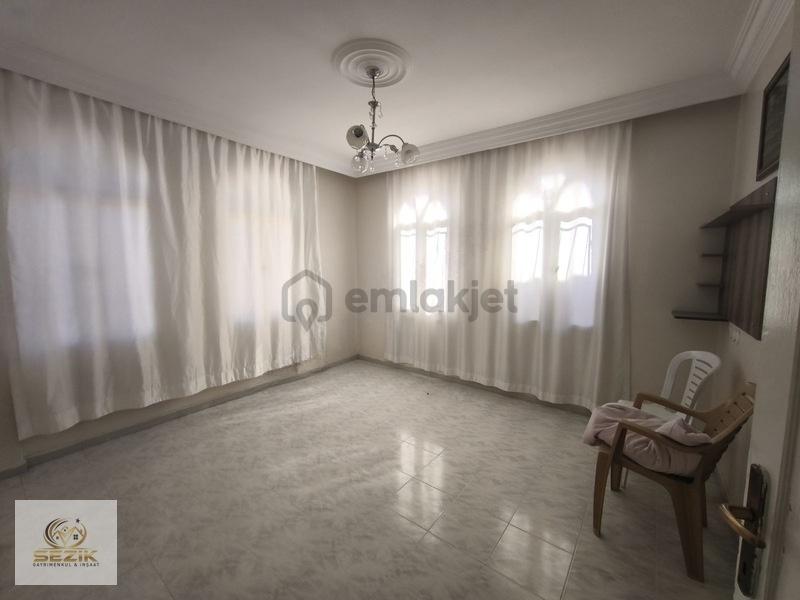 Emin Ağa Caddesinde Köşe Başı Güney Cephe 1 İşyeri 3 Daire - 7