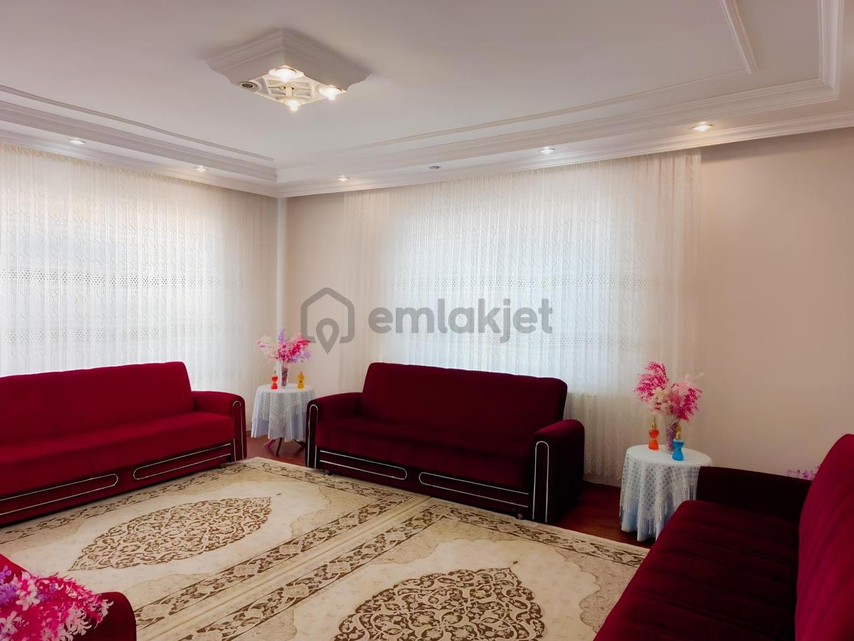Anka'dan Devlet Hastanesi'ne Yürüme Mesafesinde Satılık 3+1daire