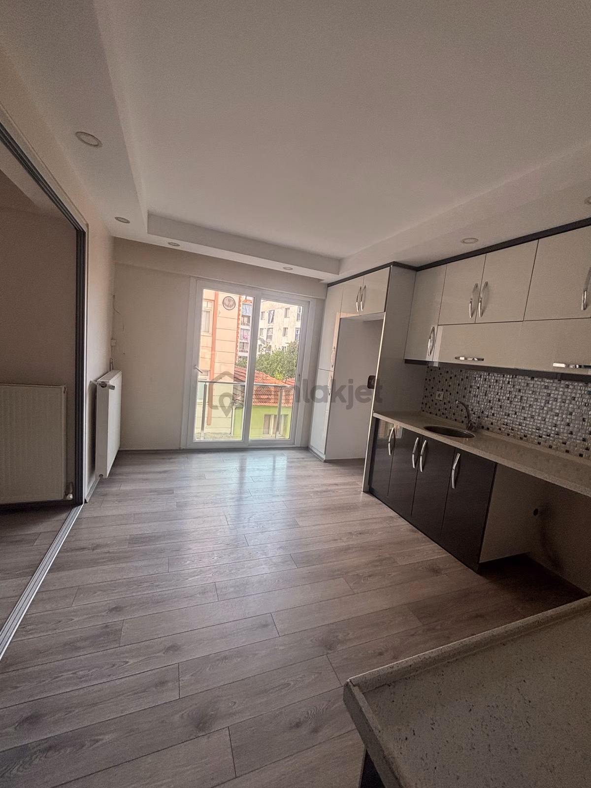 Tc Emlaktan Kiralık 2+1 Daire - 16