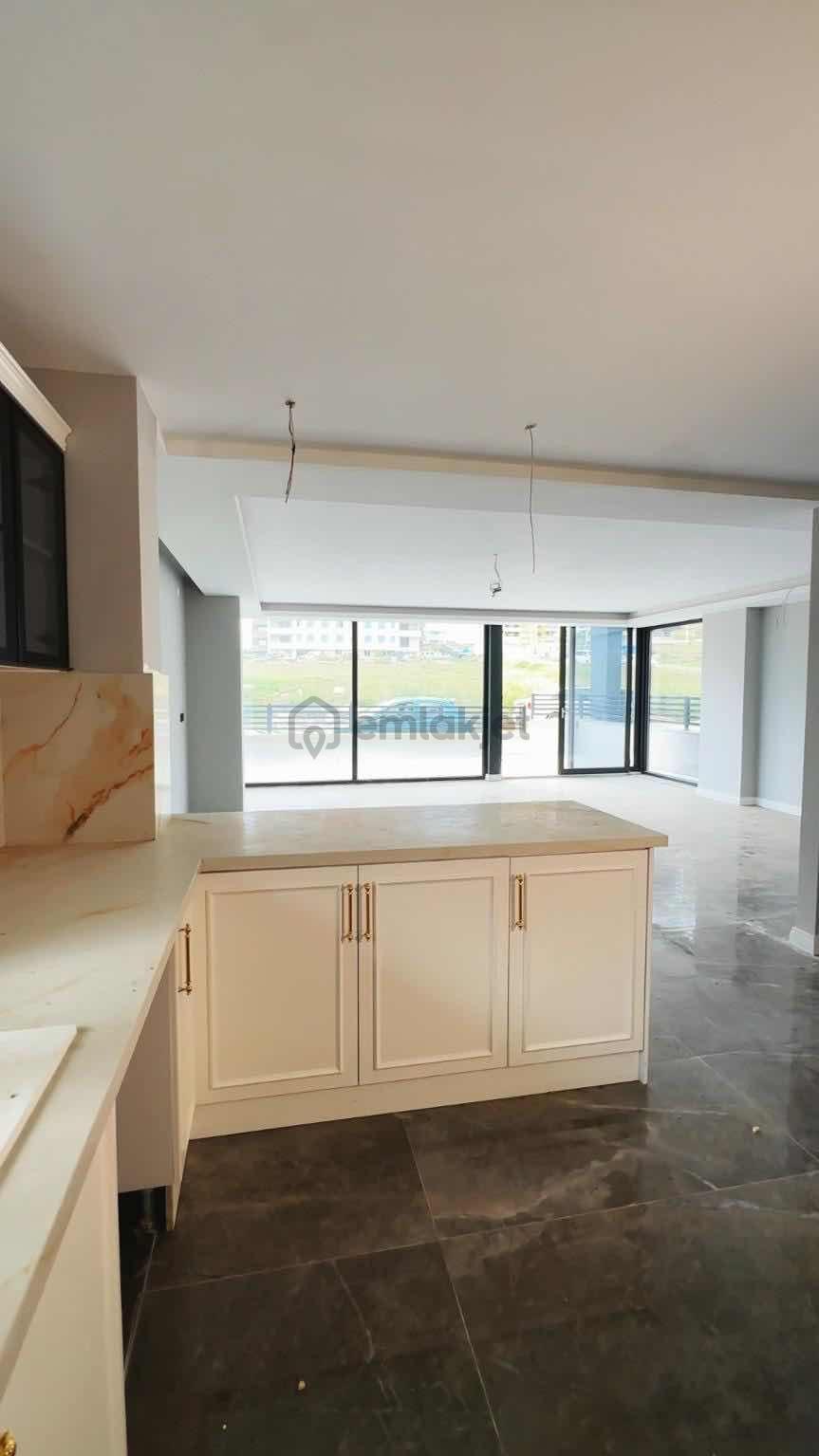 Site İçerisin'de Yer Alan Muhteşem Tripleks Satılık Villa - 9