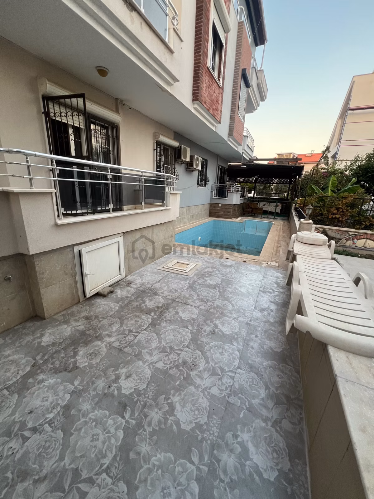 Didim Efeler Mahallesi'nde Havuzlu Satılık 4+1 Villa - 4