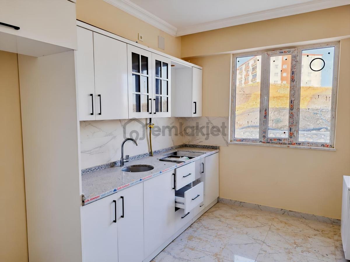 Hakev'den 15 Temmuzda Satılık Yeni Yapı Giriş Kat Daire