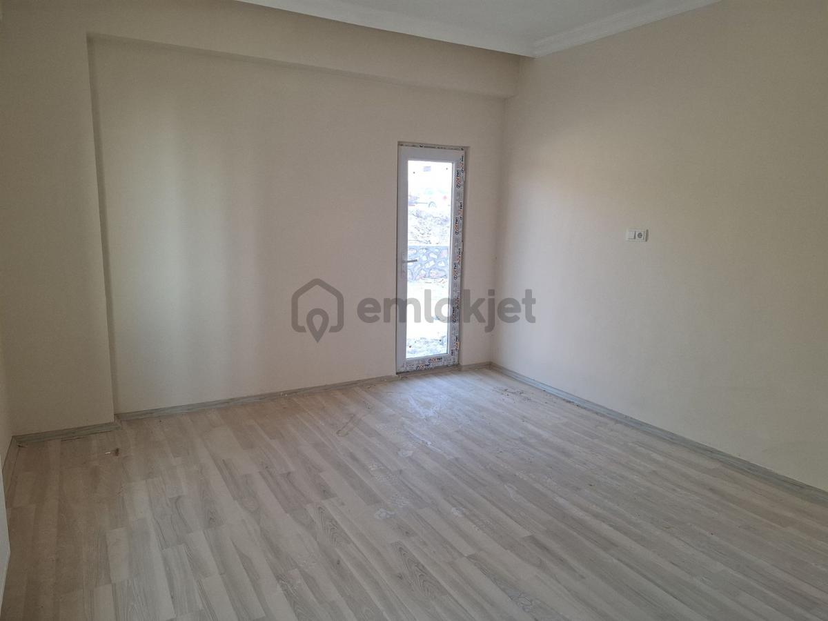 Hakev'den 15 Temmuzda Satılık Yeni Yapı Giriş Kat Daire - 15