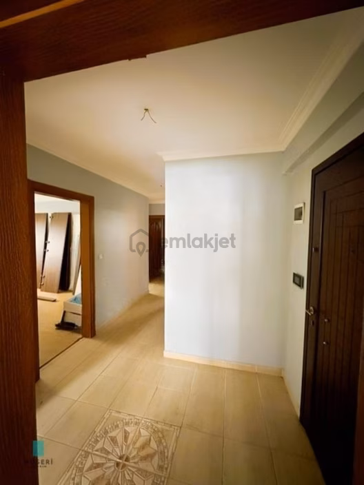 Çamlıkta 3+1 Geniş Daire 1 Kat - 16
