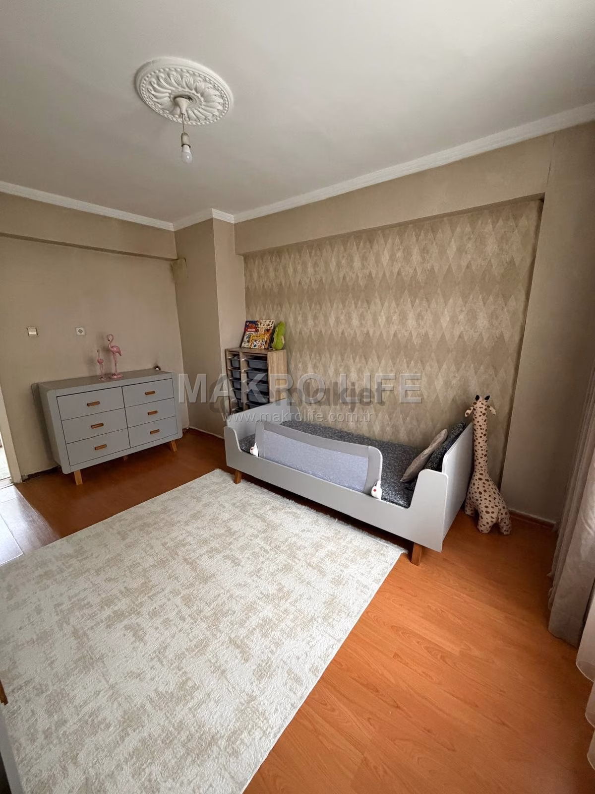 Alay Karşısı Satılık Bakımlı 2+1 110 M2 Daire - 6