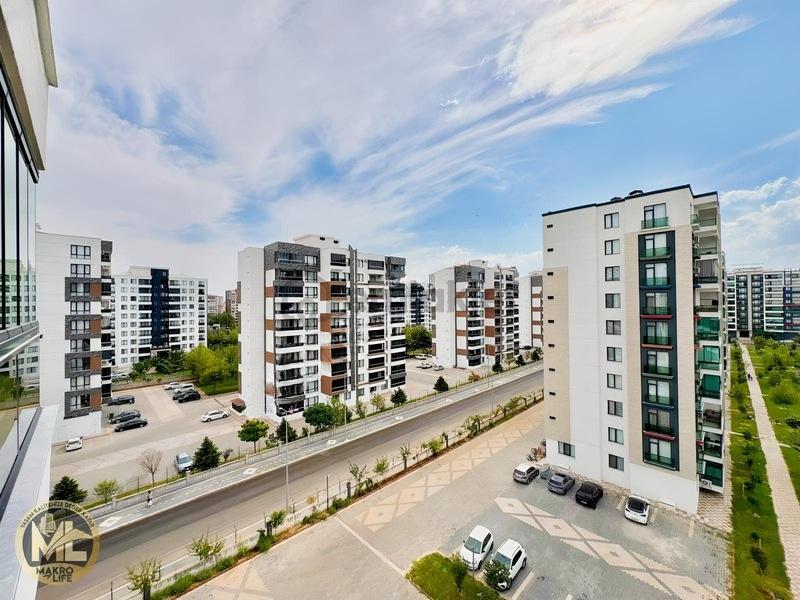 Mastfroşt Caddesi Üzerinde Görülmeye Değer 3.5+1 Satılık Daire - 34