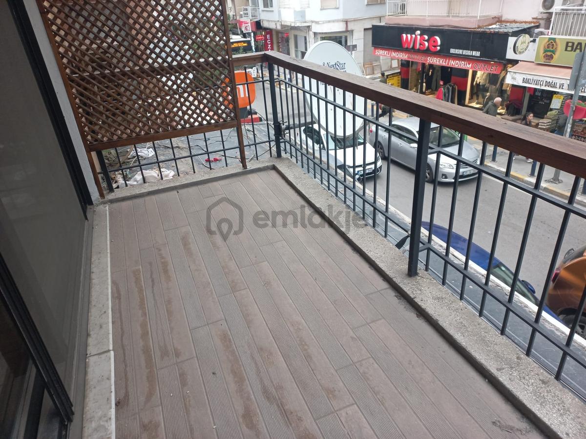 Balçova Ata Caddesi Üzerinde Bakımlı Temiz 2+1 Satılık Daire - 11