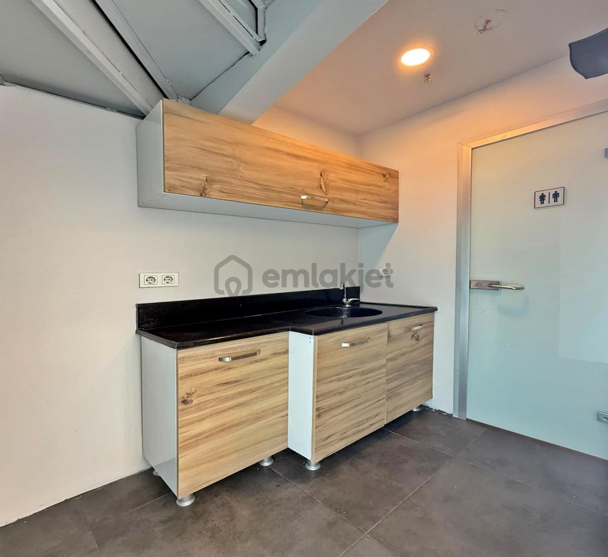 Galericilerin Sitesi Autopia'da Geniş Acil Kiralık Dükkan !!! - 12