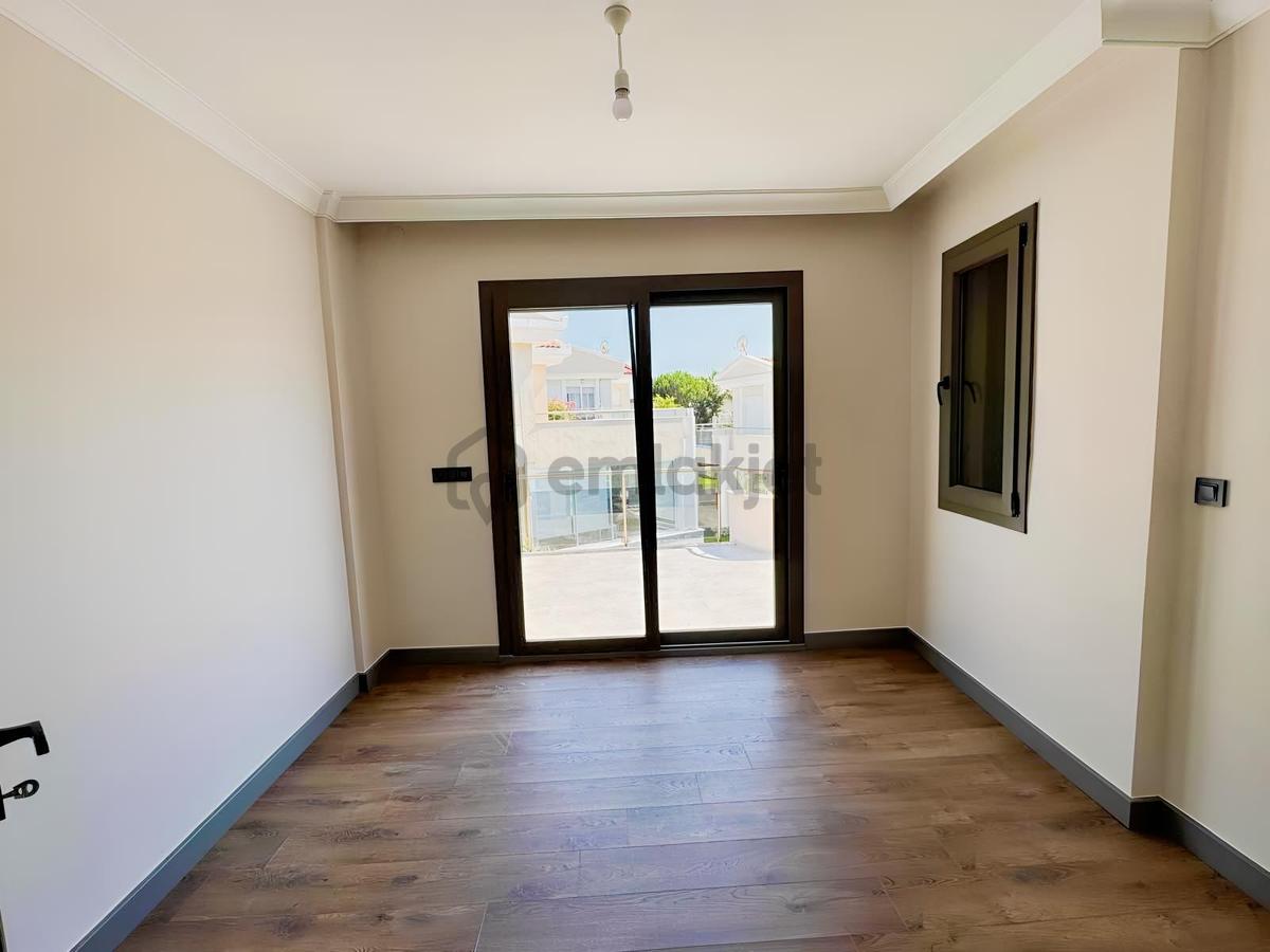 Çeşme Şifne Site İçi Denize Sıfır Full Tadilatlı Satılık Villa - 7