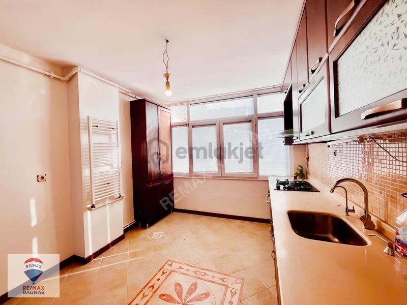 Üsküdar Kısıklı Mah Cadde Üzeri Geniş Kullanışlı Daire - 13