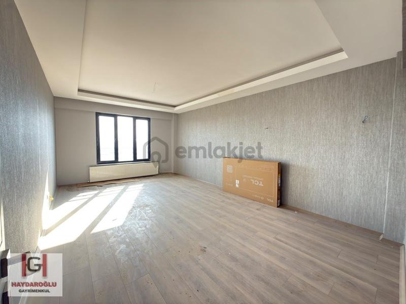 Karacaahmet 2'de Site İçi Satılık 3+1 Geniş Daire - 8