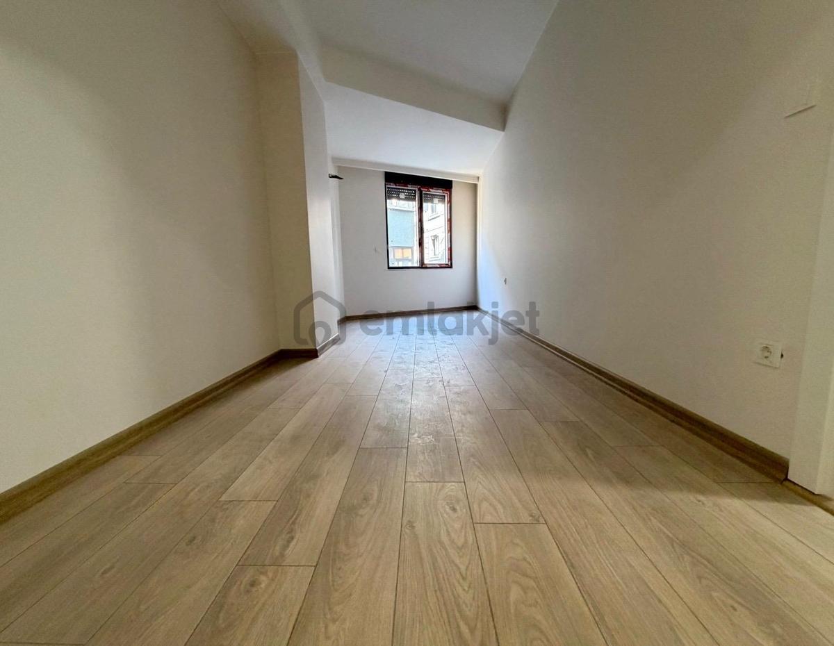 Çınar'da Ön Cephe Ayrı Mutfak 2+1 Ara Kat Daire - 11