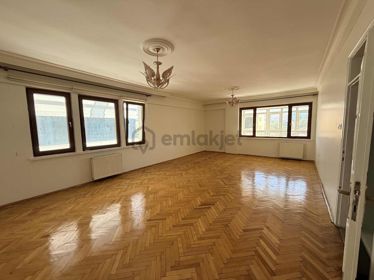 Merkezde 4+1 | 250 M² Brüt | Kiralık Daire - 7
