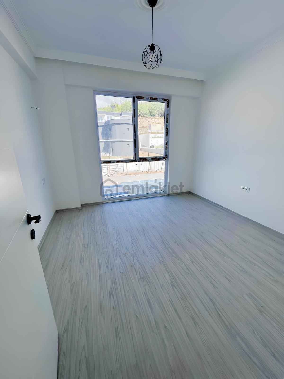 Havuzlu Site İçinde 3+1 - 6