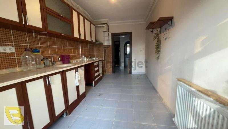 Yeniköy Merkezde Kiralık 3+1 Daire Ebeveyn B.&d.gazlı