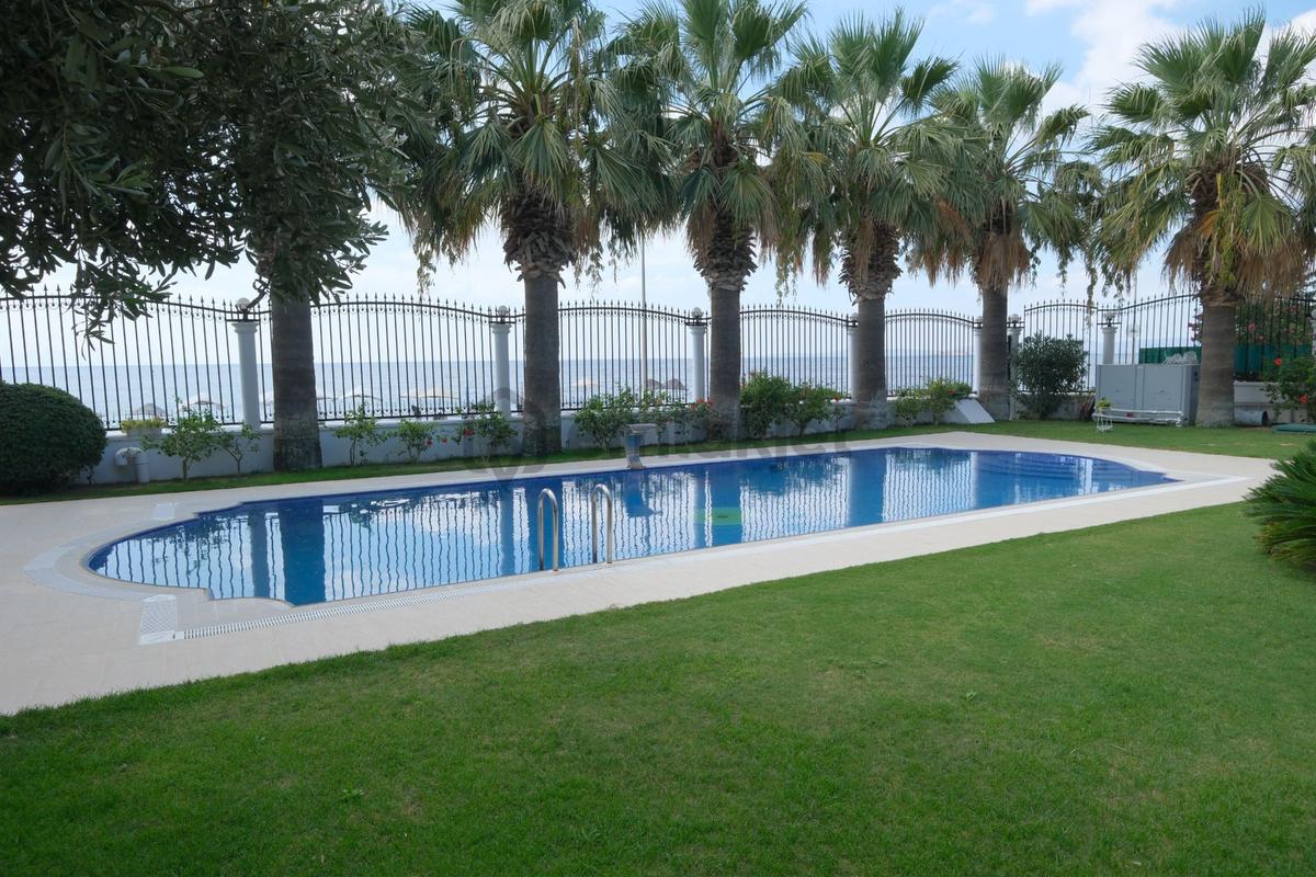 İzmir'de Denize Sıfır Özel Havuzlu Satılık Malikane - 48