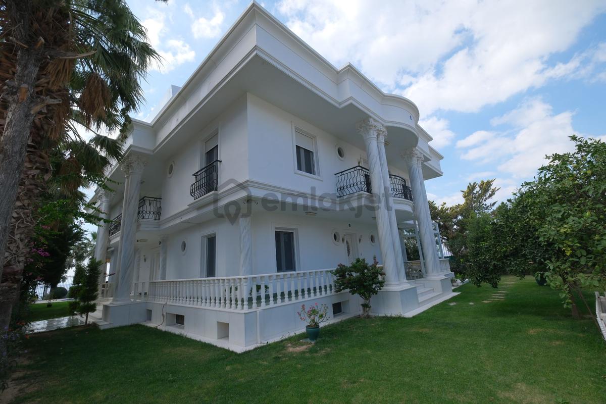 İzmir'de Denize Sıfır Özel Havuzlu Satılık Malikane - 44