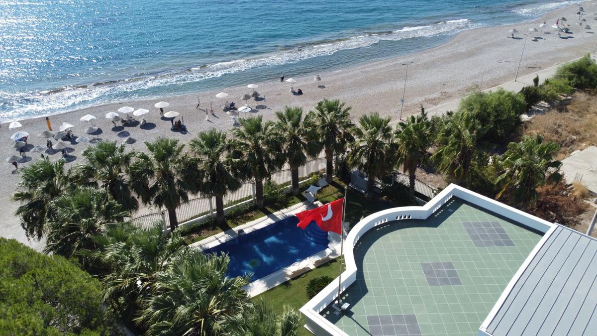 İzmir'de Denize Sıfır Özel Havuzlu Satılık Malikane - 47