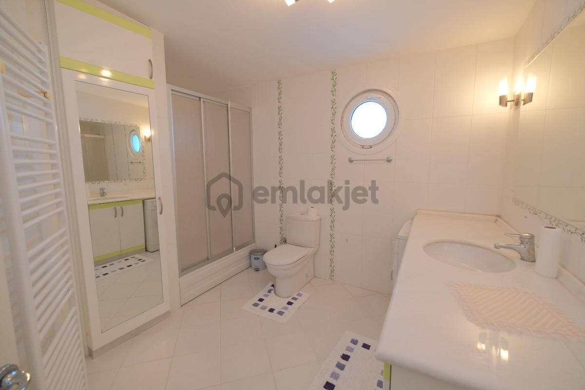 İzmir'de Denize Sıfır Özel Havuzlu Satılık Malikane - 33