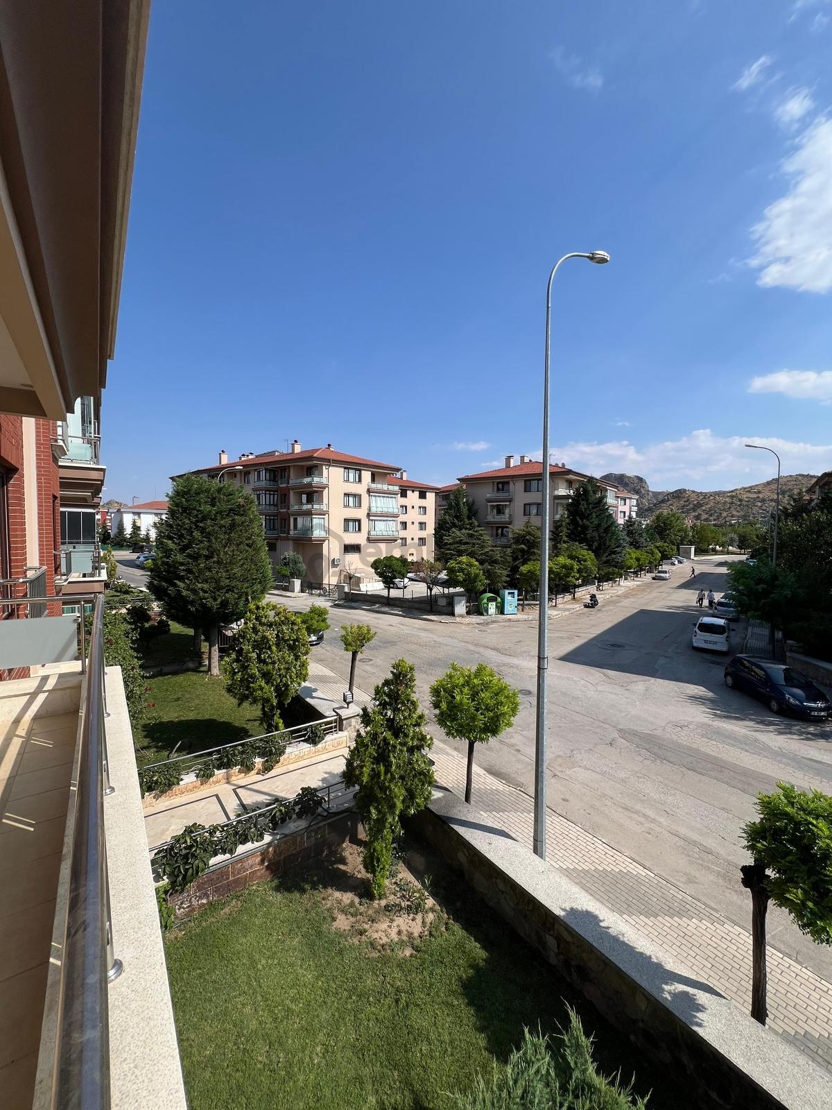 Afyon Özsu Emlak'tan Uydukent'te Kiralık 3+1 Daire - 16