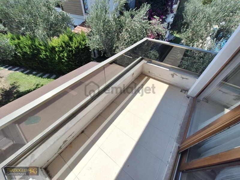 Terzioğlundan Denize Yakın Devamlı Kiralık Eşyalı 3+1 Lüksvilla - 32