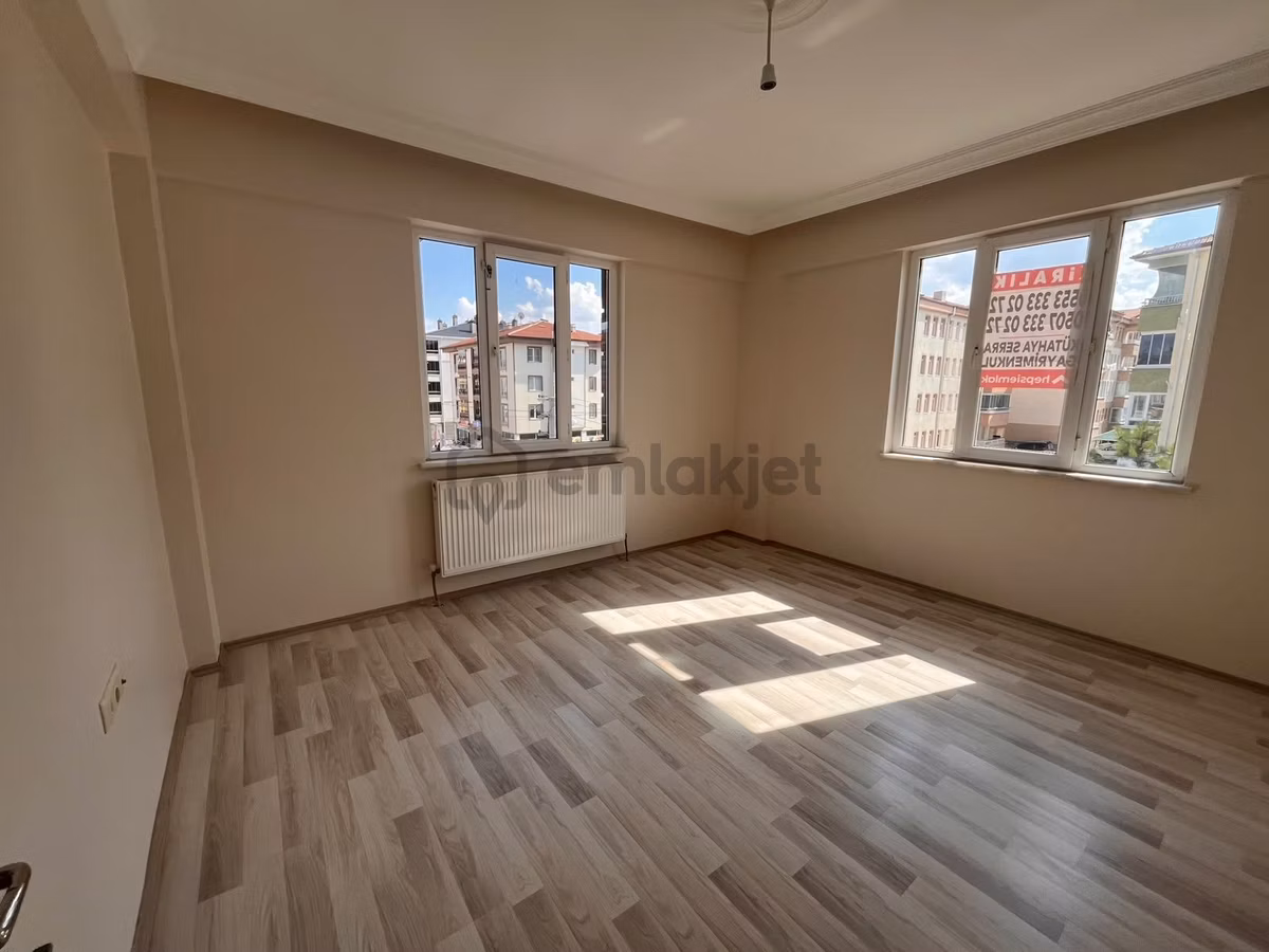 Dumlupınar Mahallesi’nde Kervansaray Caddesi Üzerinde Kiralık 3+1 - 5