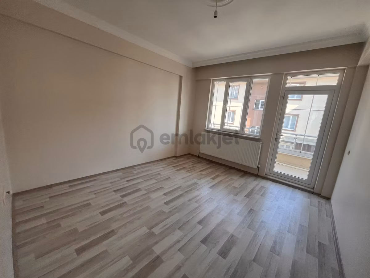 Dumlupınar Mahallesi’nde Kervansaray Caddesi Üzerinde Kiralık 3+1 - 10