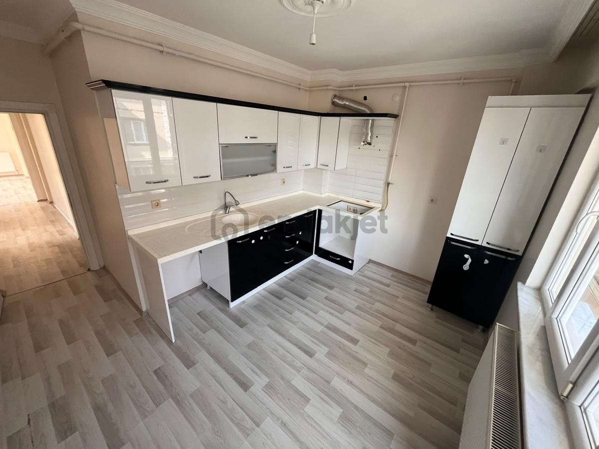 Dumlupınar Mahallesi’nde Kervansaray Caddesi Üzerinde Kiralık 3+1 - 26